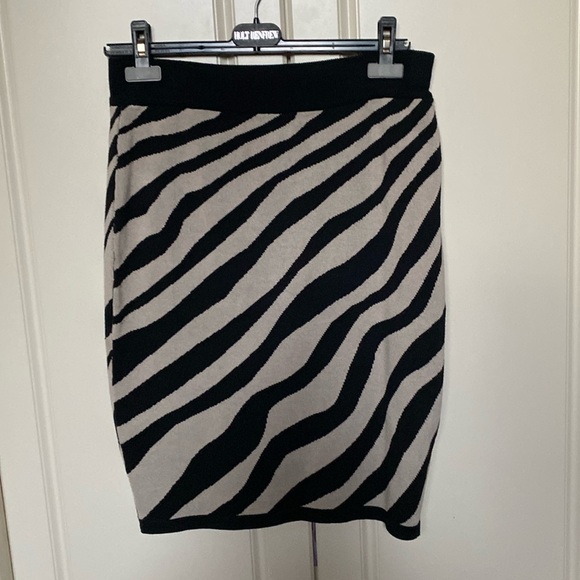 THE ONE CLOTHING MIDI SKIRT SIZE XL. - Picture 1 of 10